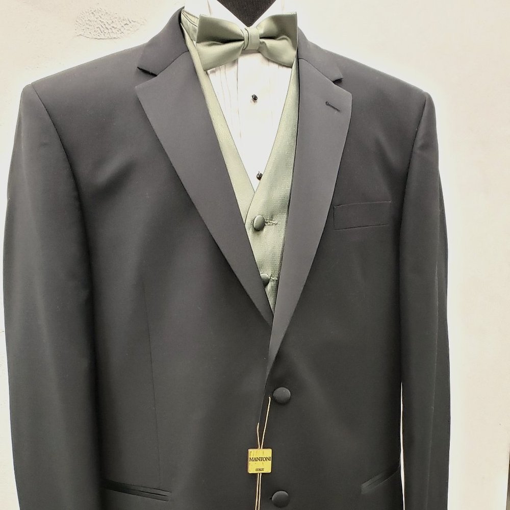 Mantoni Super 140s Tuxedo Suit